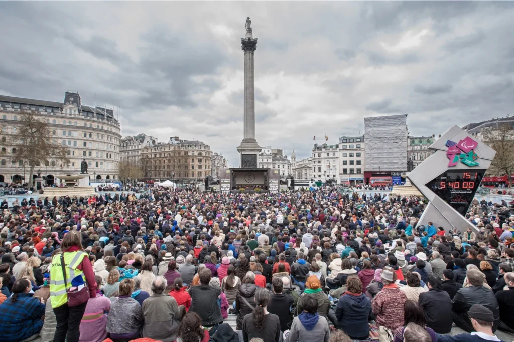 thich nhat hanh in trafalgar square london with thousands of people